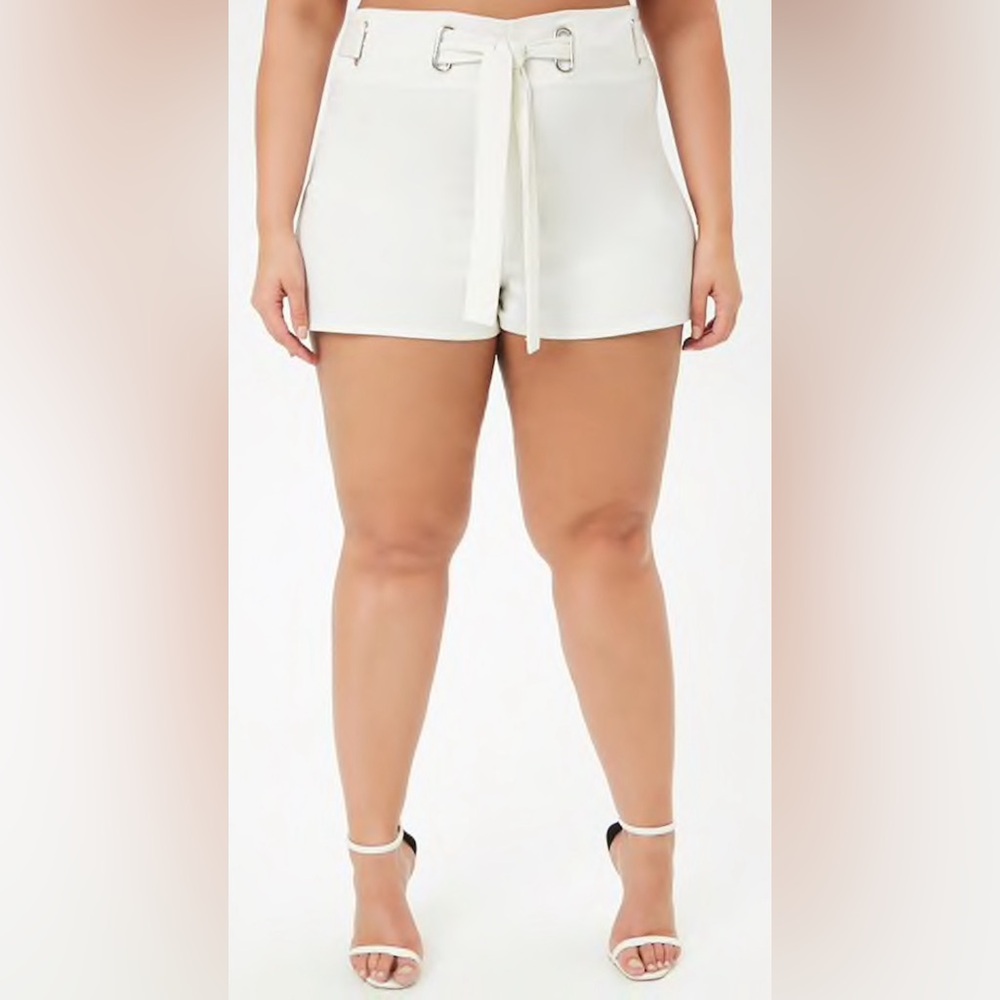 Plus Size Belted Shorts - Picture 3 of 5